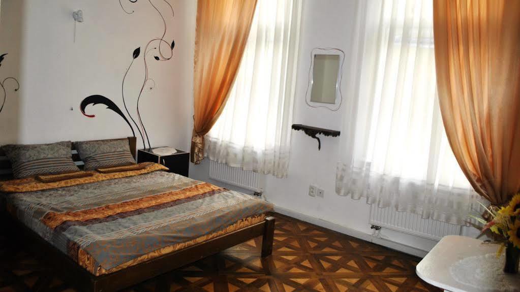 Randevu Hostel Liov Exterior foto